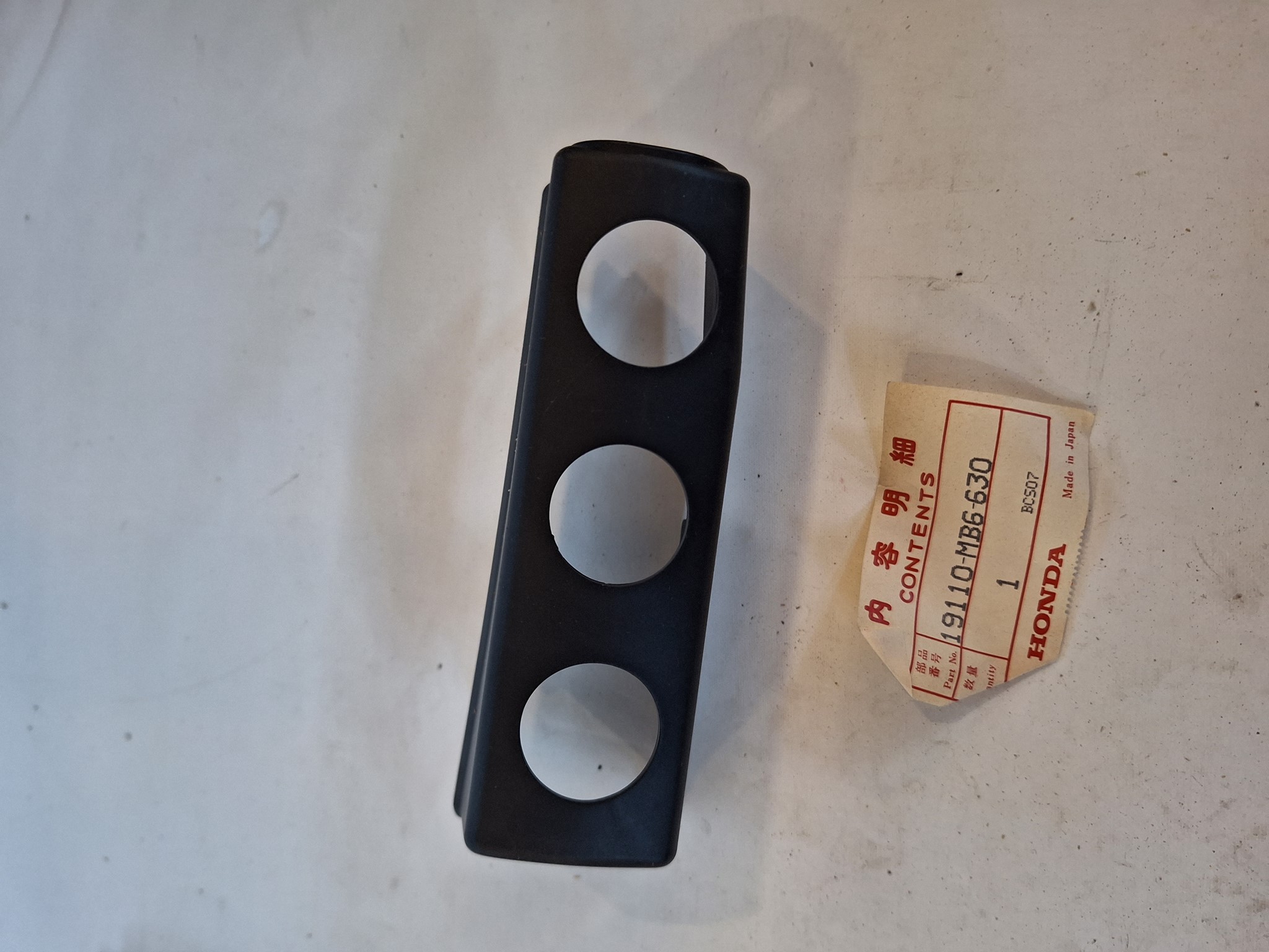 Bild von ABDECKUNG KUEHLER  19110-MB6-630  VF 1000 F